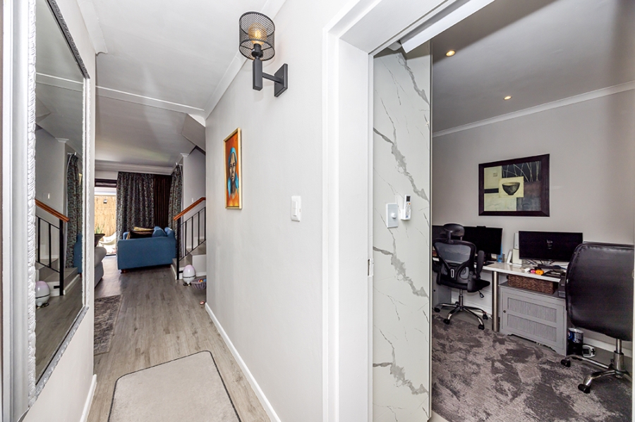 2 Bedroom Property for Sale in Parklands Western Cape